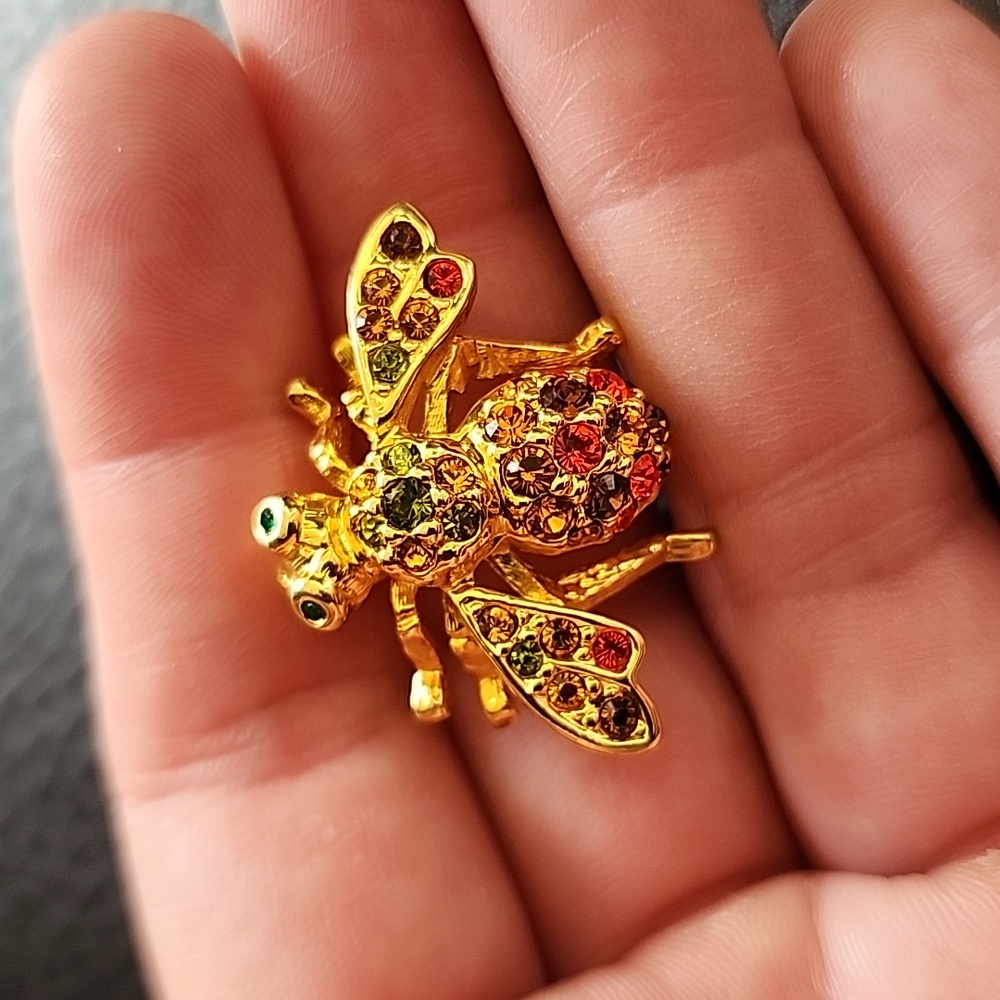 Bee brooch - Picture 2 of 8